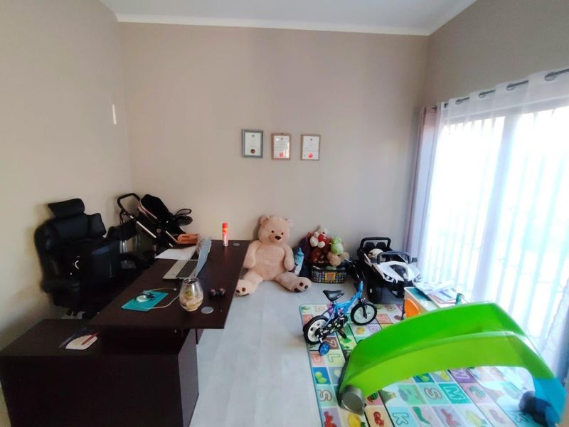 "Balcony Views & Easy Living in Prime Location!" - Photo 10