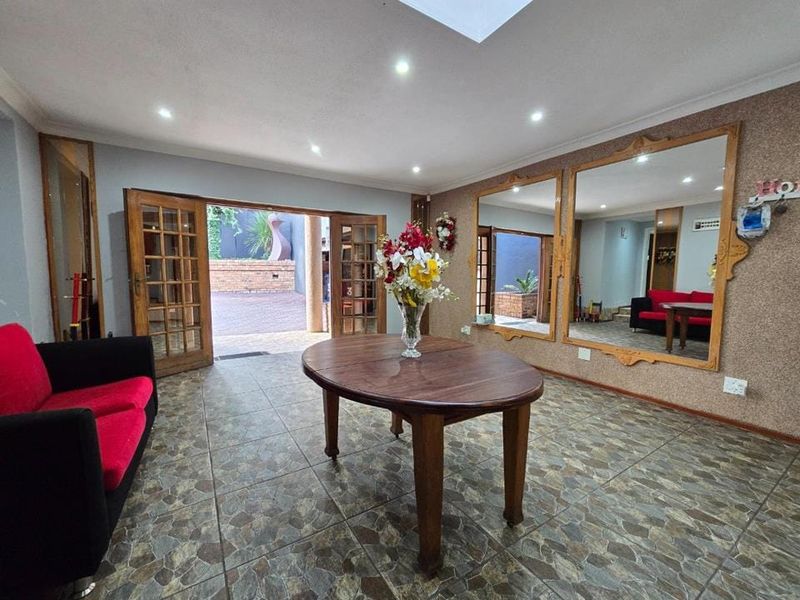 8 Bedroom House for Sale in Bassonia - Photo 6