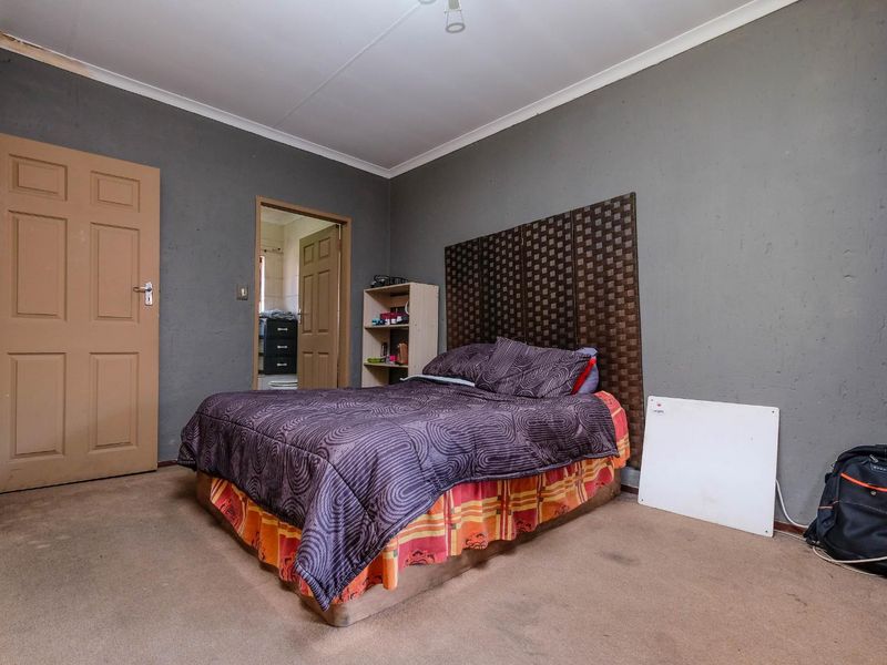 3 Bedroom Simplex in Pet Friendly Complex - Photo 8