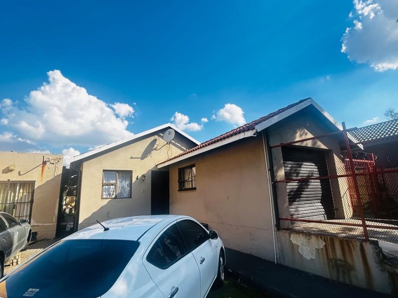House For Sale in Tulisa Park, Johannesburg - Photo 7