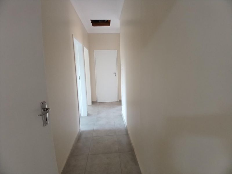 Charming 3 Bedroom 2 Bathroom Townhouse - Photo 7