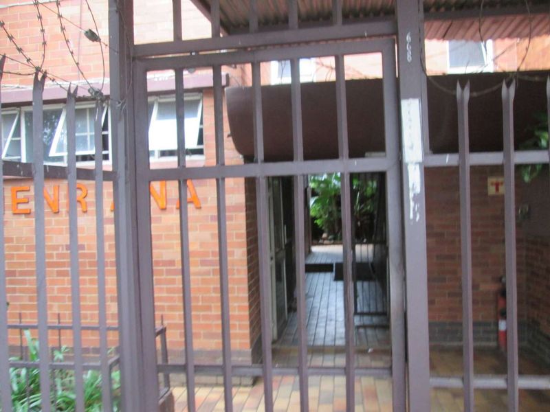 OVERVIEW CHARMING [1.5 ] ONE AND HALF BEDROOM FLAT FOR SALE INTHE HEART OF PRETORIA  [ GEZINA ] - Photo 2