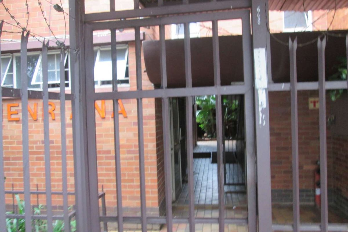 OVERVIEW CHARMING [1.5 ] ONE AND HALF BEDROOM FLAT FOR SALE INTHE HEART OF PRETORIA  [ GEZINA ] - Photo 2