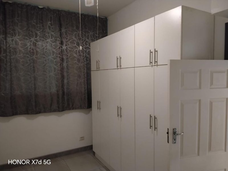 2 - bedroom, newly renovated beachfront apartment. - Photo 5