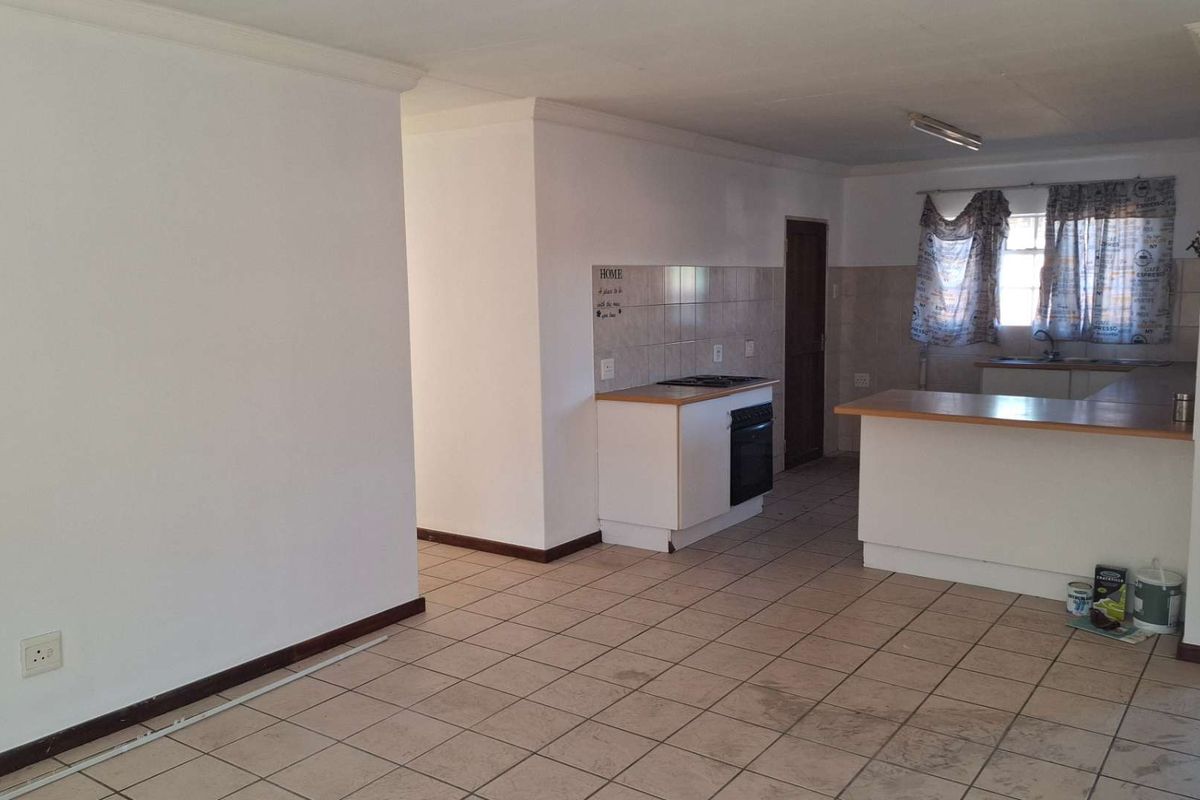 Corner Townhouse with Big Garden & Huge Potential – Exceptional Value - Photo 4