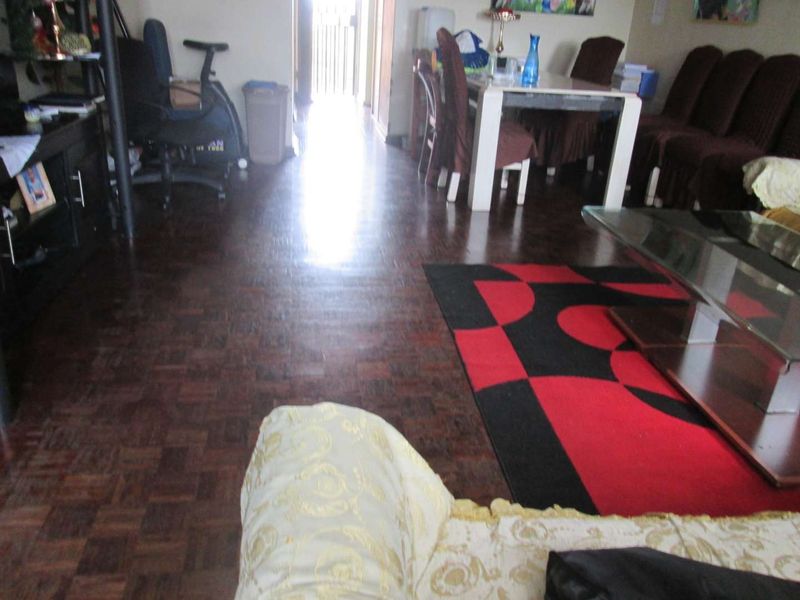 A BEAUTIFUL NEAT AND CLEAN [2.5] TWO AND HALF BEDROOMS APARTMENT FOR SALE IN MUCKLEUK. - Photo 8