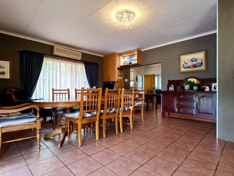 SPECTACULAR GUESTHOUSE WITH BREATHTAKING VIEWS FOR SALE IN BUFFELSHOEK MOOINOOI - Photo 6