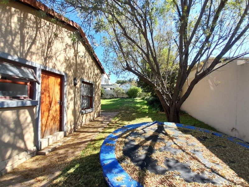 Elegant property nestled in Kyalami Terrace! - Photo 10