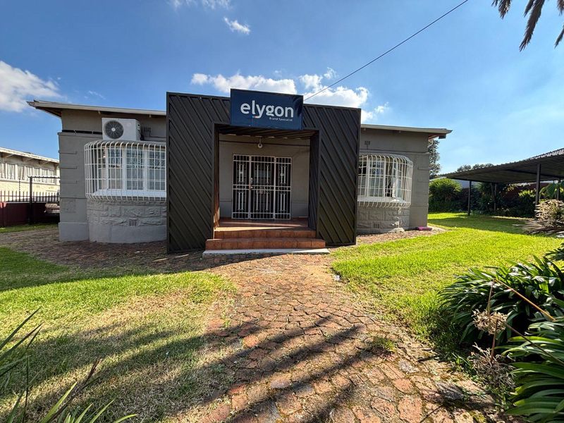 A spacious and versatile property - Photo 1