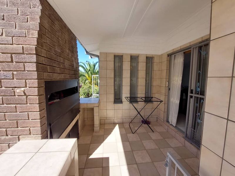 HOCHLAND PARK - FOR SALE - Photo 2