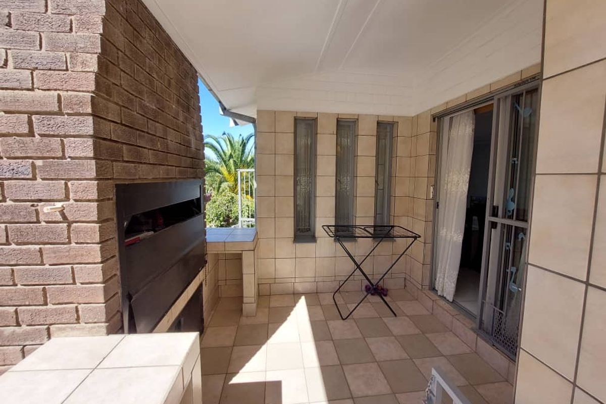 HOCHLAND PARK - FOR SALE - Photo 2