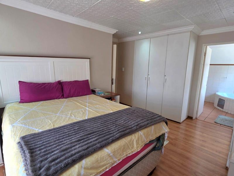 Spacious First floor Apartment - Photo 9