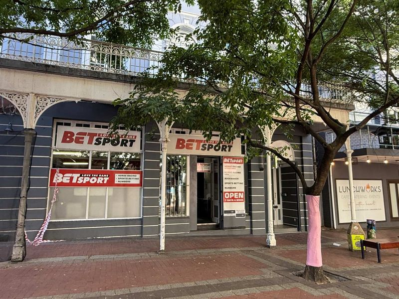 180m2 corner retail unit to let - Photo 4