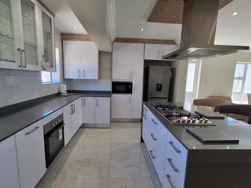 Chic Coastal Home: Style and Comfort in Witsand - Photo 5