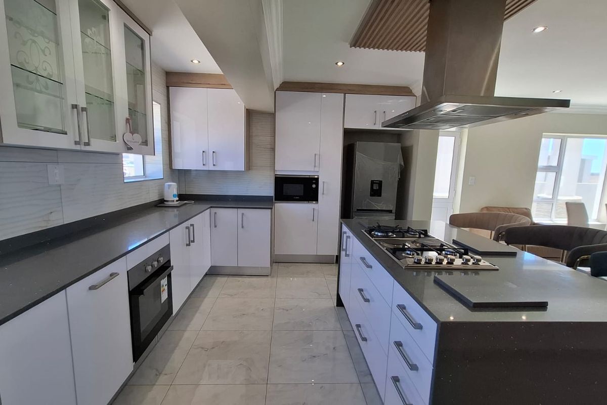 Chic Coastal Home: Style and Comfort in Witsand - Photo 5