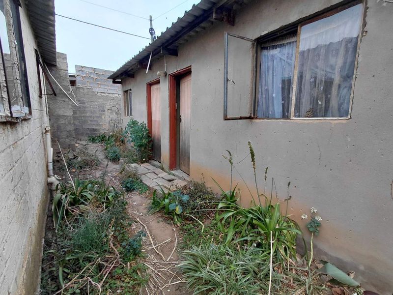 Transform This Fixer-Upper into Your Dream Home Near Eyethu Mall!" - Photo 6