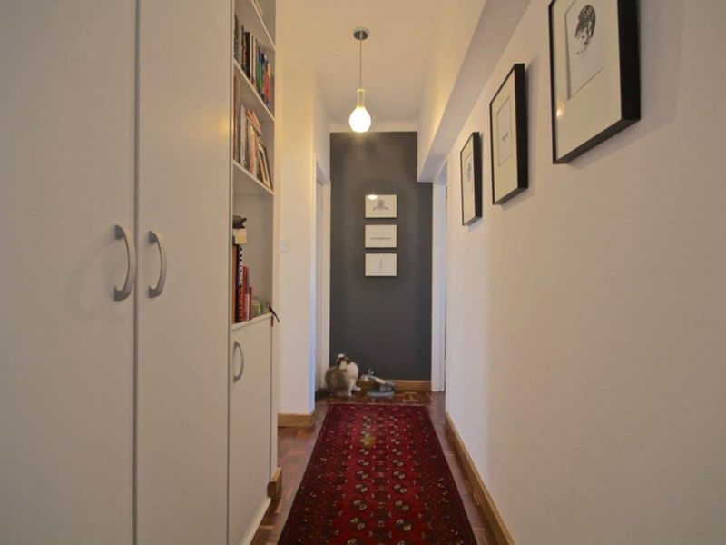 Modern Apartment in Mouille Point. - Photo 5