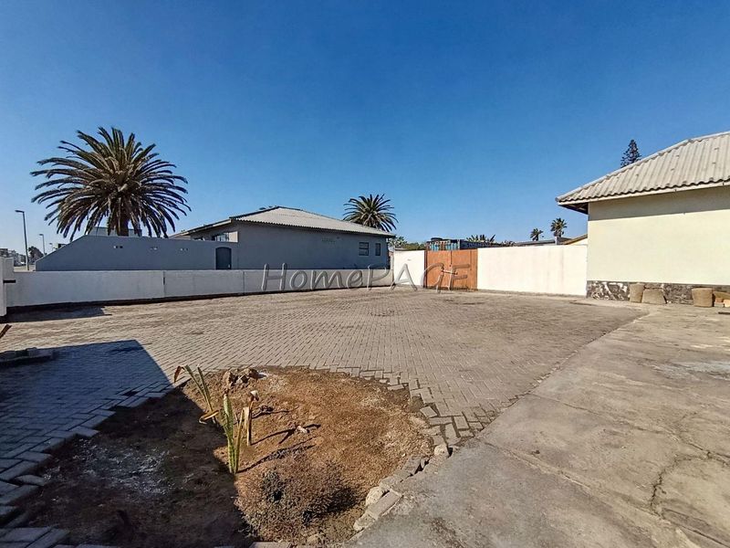 Central, Walvis Bay:  3 Bedroom home in EXCELLENT POSITION is for Sale - Photo 2