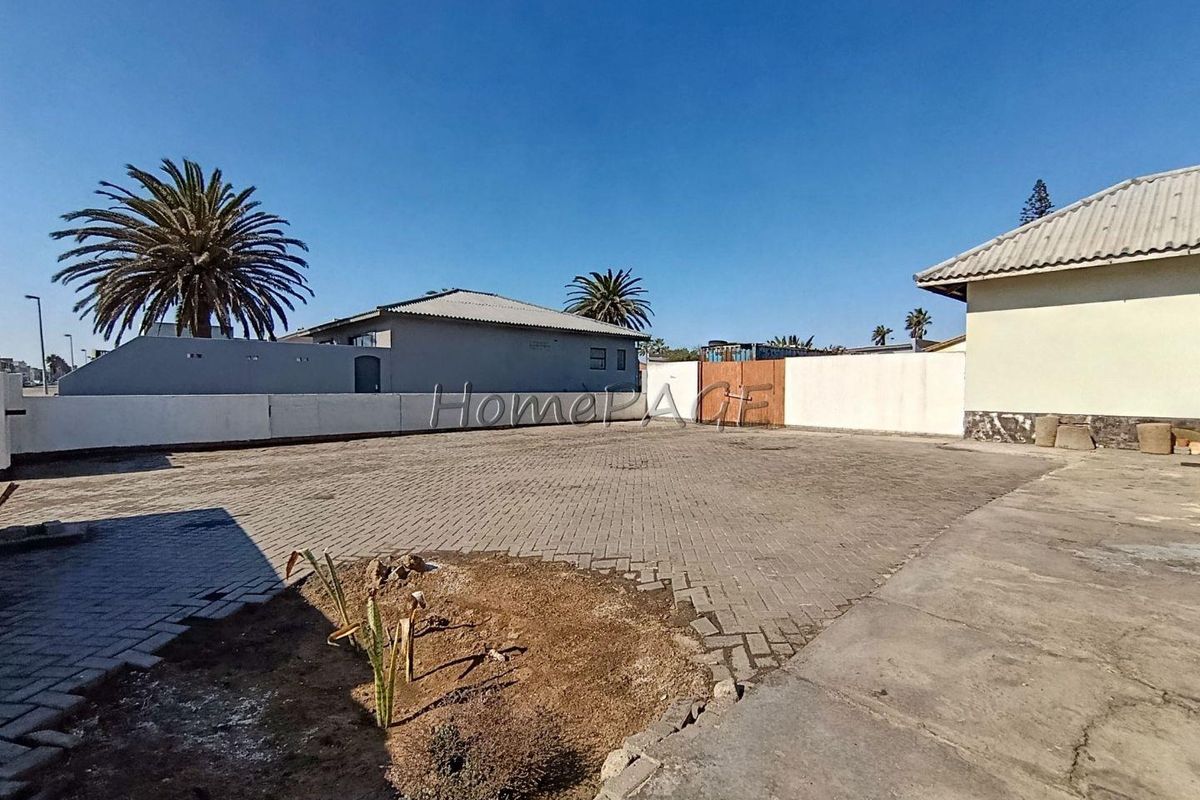 Central, Walvis Bay:  3 Bedroom home in EXCELLENT POSITION is for Sale - Photo 2