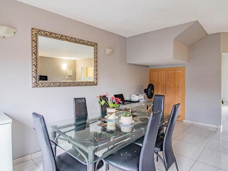 Modern 3 Bedroom Duplex with Private Pool & Entertainment Area in Brackenhurst - Photo 5