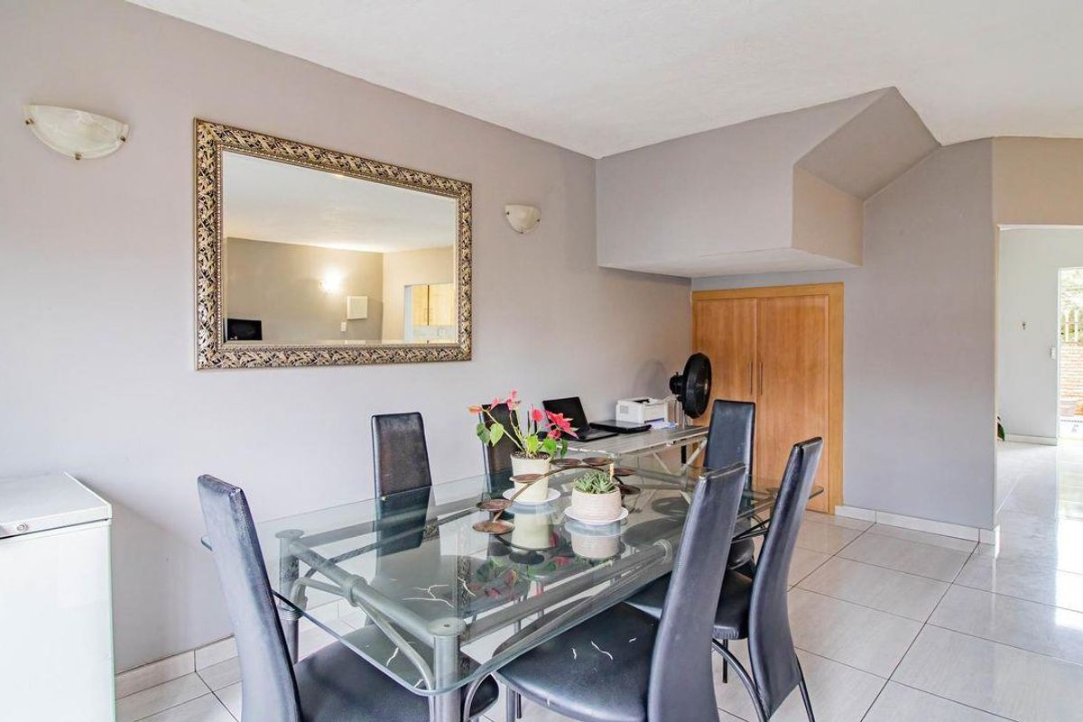 Modern 3 Bedroom Duplex with Private Pool & Entertainment Area in Brackenhurst - Photo 5