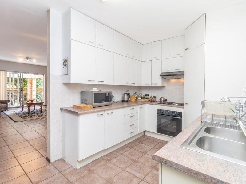 ACCENT ON CONVENIENCE IN A SECURE COMPLEX! - Photo 6