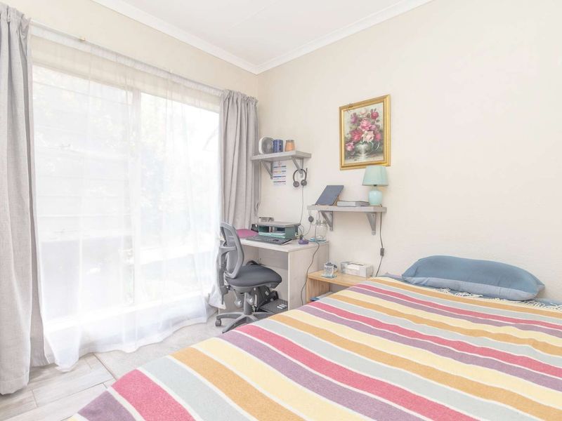 Charming two bedroom apartment in sought after suburb. - Photo 7
