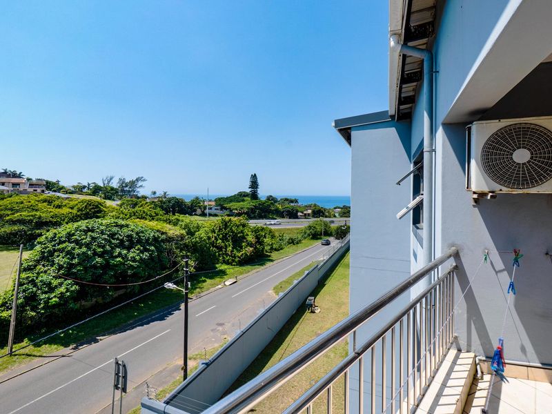 Spacious modern unit with open balcony - Photo 6