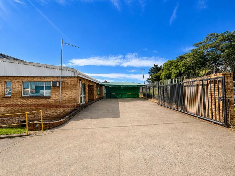 Warehouse with Yard & Superlink Access To Let - Photo 4