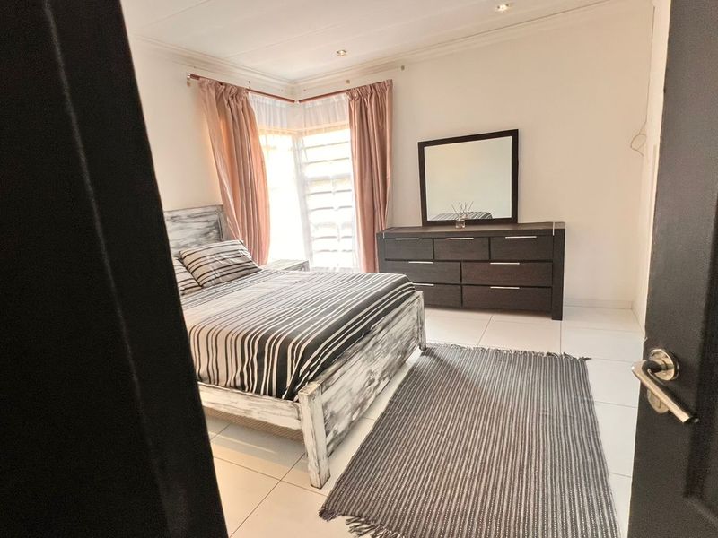Luxury meets Tranquility in Benoni(Actonville),Morden 3 Bedroom Sanctuary with office space,scullery and heated floors - Photo 8