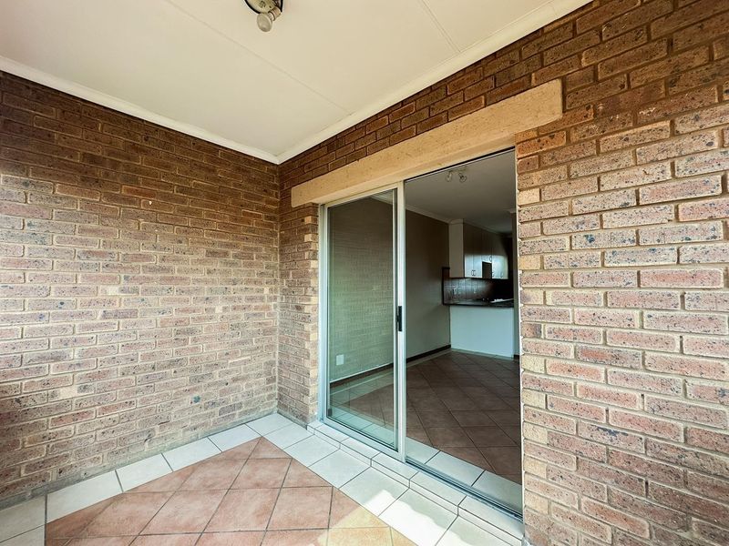 2 Bedroom Townhouse with an Enclosed Balcony - Photo 10
