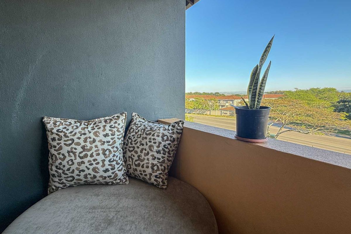 One bedroom Furnished Apartment - Photo 3