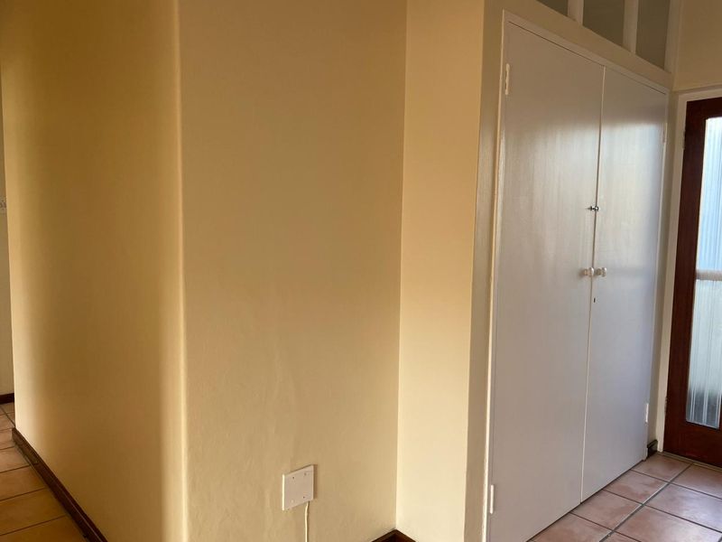 Two bedroom rental in Plumstead - Photo 10