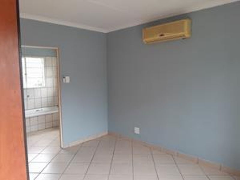 House to Rent - Photo 8