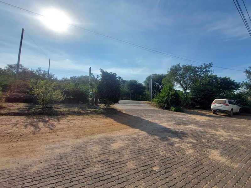 Prime location on a busy main road with excellent visibility and easy access - Photo 4