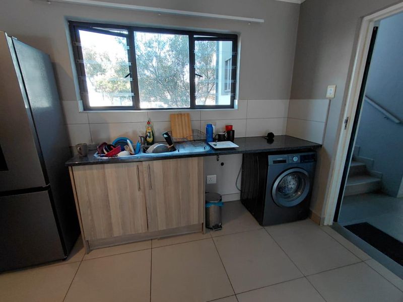 Charming 2-Bedroom Apartment in Birchwood Village - Photo 2