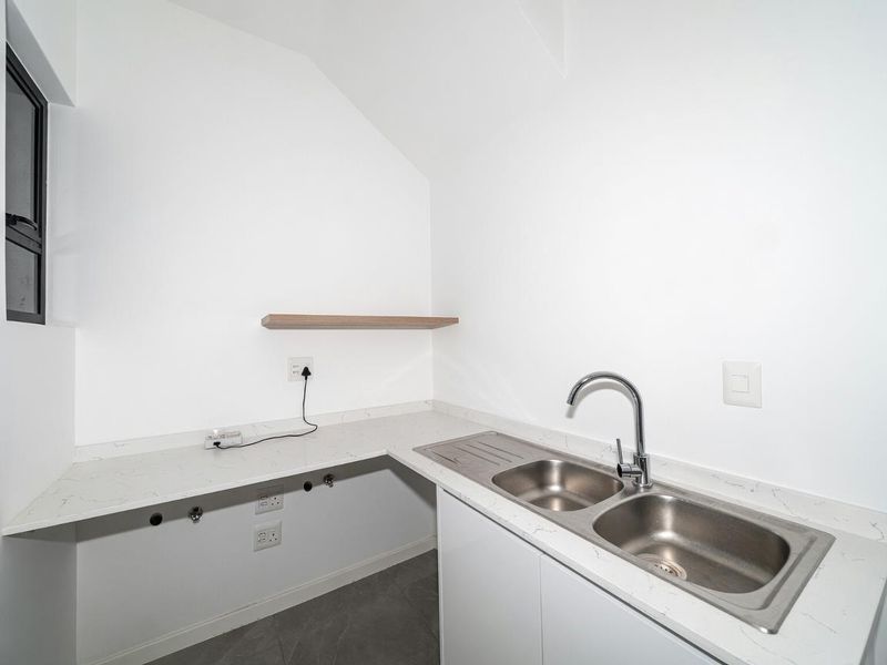 GORGEOUS SPACIOUS 3 BEDROOM HOME FOR SALE IN BRYANSTON - Photo 7