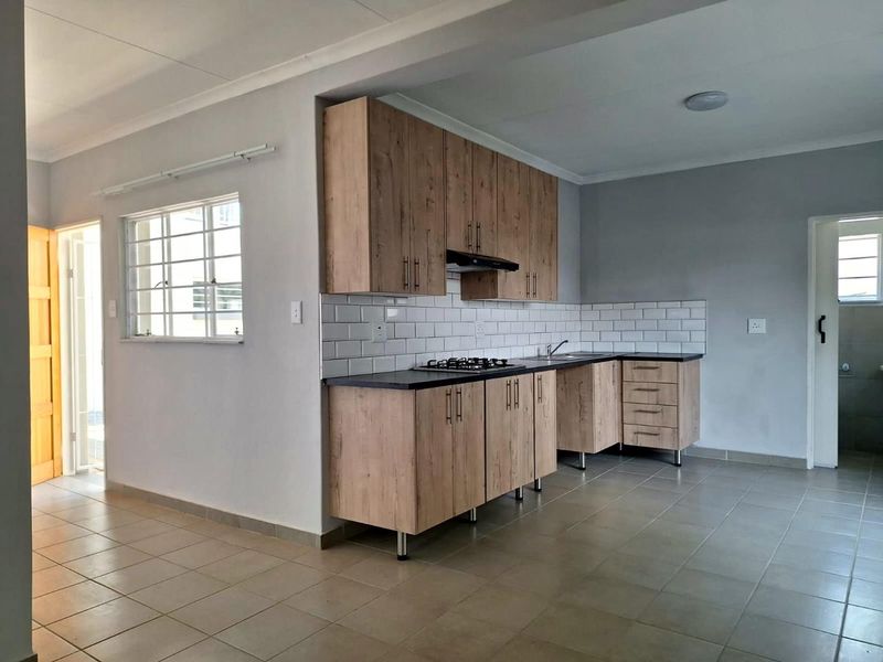 2 Bedroom apartment up for grabs! - Photo 3