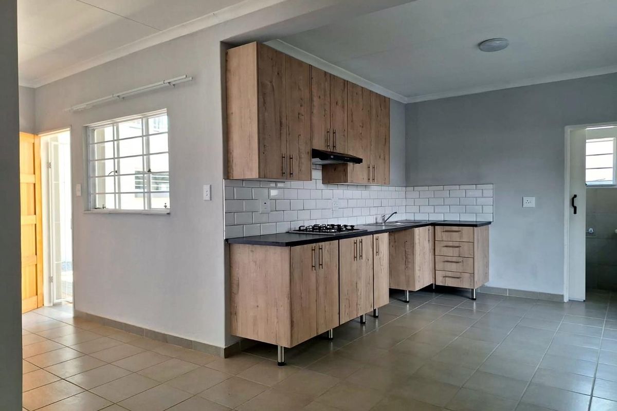 2 Bedroom apartment up for grabs! - Photo 3