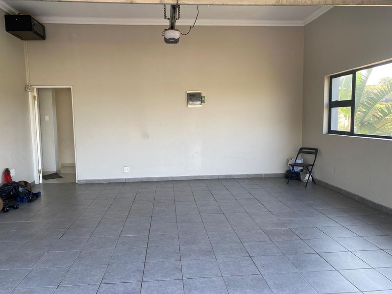 House with Flat for Rental in Palm Lakes Estate - Photo 4