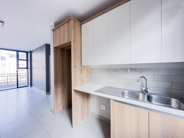 Property #2514513, Apartment For Sale in Lombardy Estate