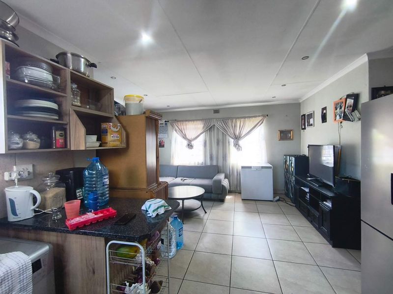 Stylish 3 Bedroom Home for Sale in Leopards Rest, Alberton - Photo 7