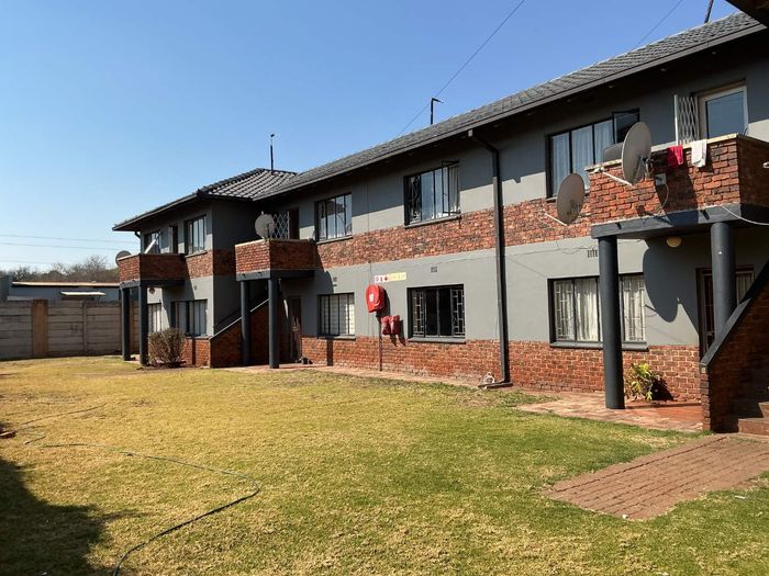 Property #2541116, Apartment For Sale in Lyttelton Manor