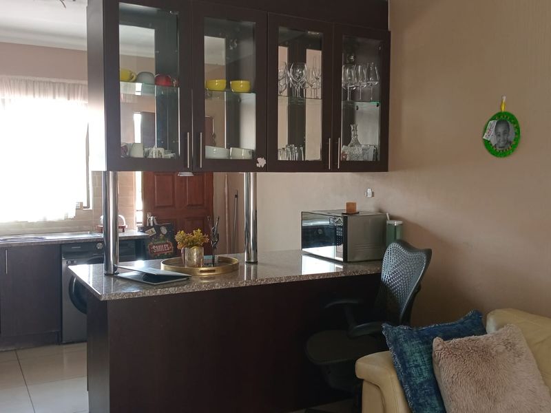 Modern Two Bedroom Townhouse For Sale in Brackendowns. - Photo 3