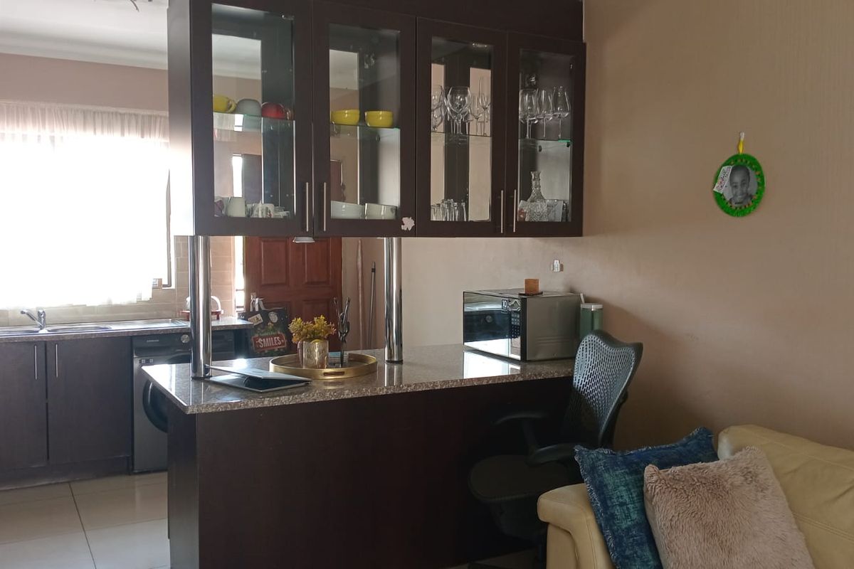 Modern Two Bedroom Townhouse For Sale in Brackendowns. - Photo 3