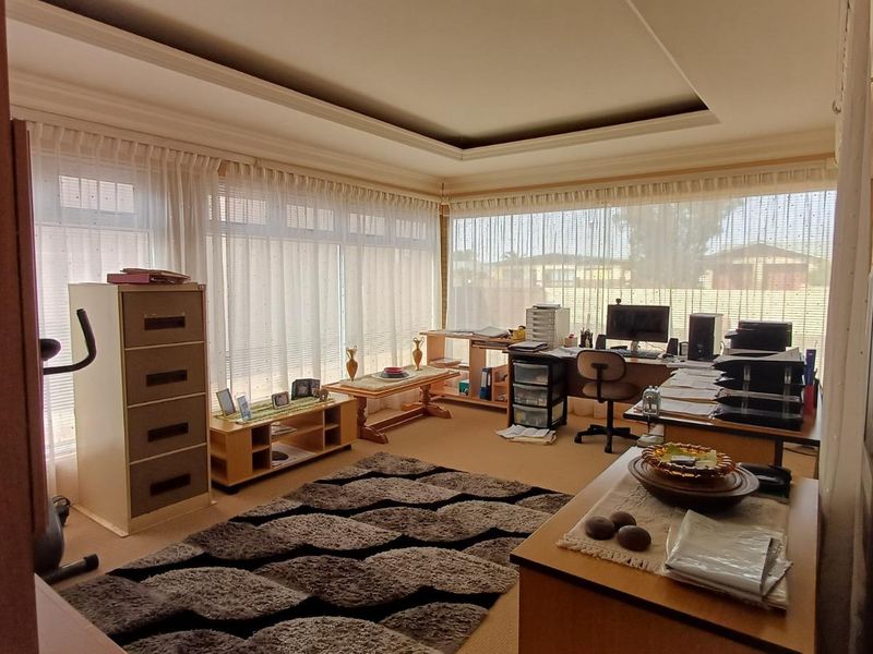 Family home with flat - Photo 3