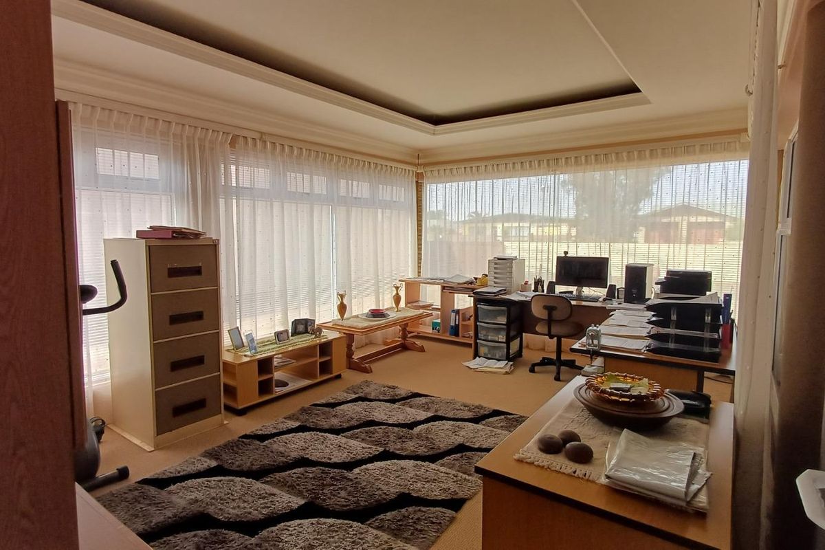 Family home with flat - Photo 3