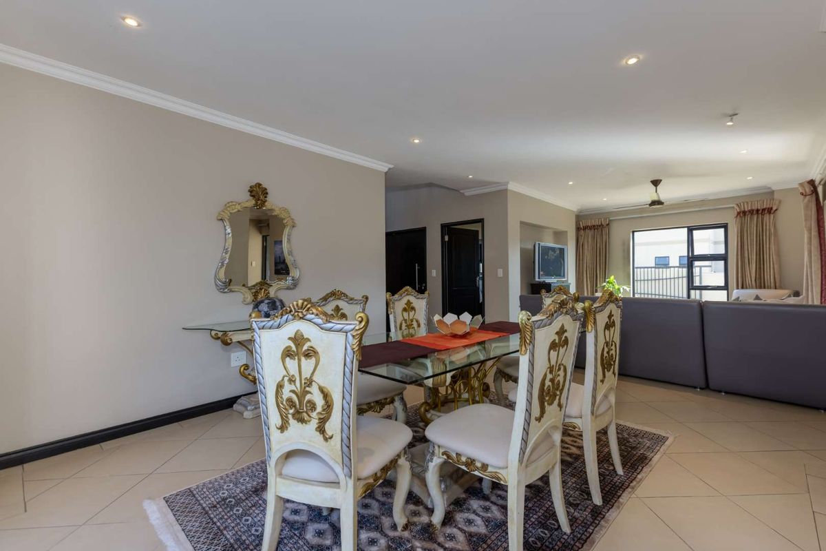 DELIGHTFUL DUPLEX LIVING IN THE HEART OF NORTHRIDING - Photo 5