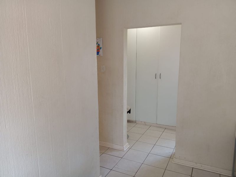 Charming Facebrick Simplex with Practical Comforts & Timeless Appeal - Photo 5