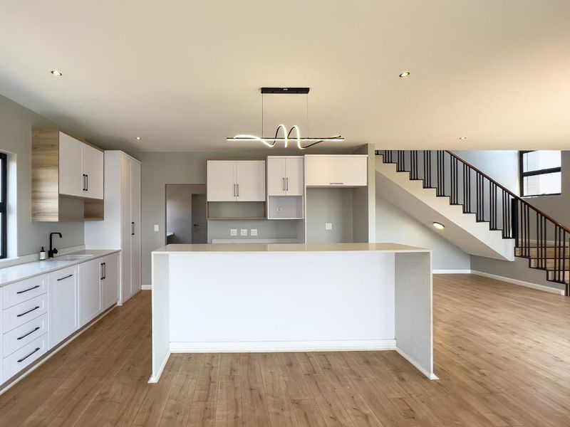 Eco-Conscious Luxury with Modern Views & Family Comfort - Photo 4